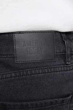 Jeans Delta Five-pocket jeans met een relaxed tapered fit
