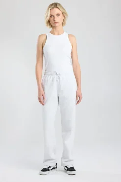 Joggingbroek Cara Sweatbroek met twee zijzakken heeft een tailleband met trekkoord
