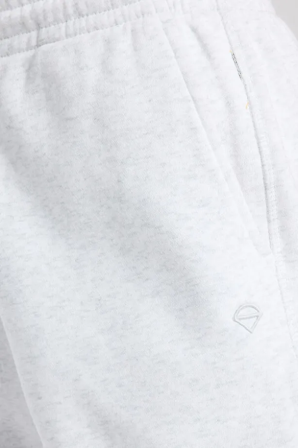 Joggingbroek Cara Sweatbroek met twee zijzakken heeft een tailleband met trekkoord