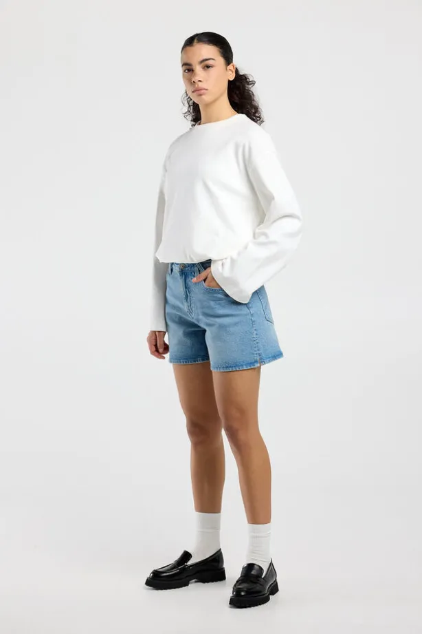 Short Nevea denim short met high waist en split aan de zijkant