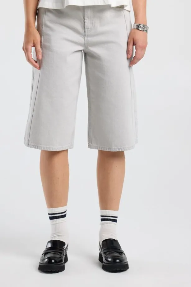 Short Nicolette short met loose fit en voorzakken