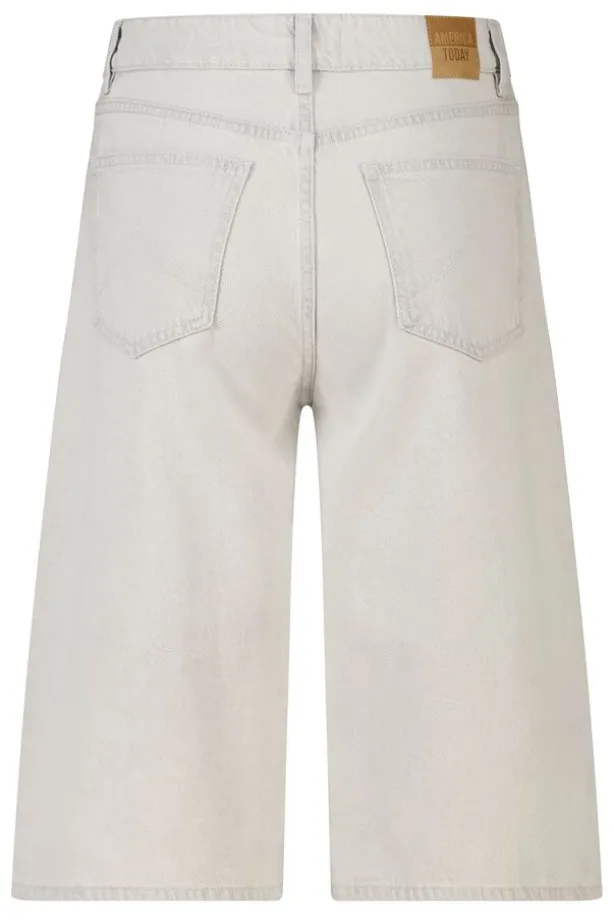 Short Nicolette short met loose fit en voorzakken