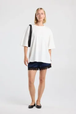 Short Nini short met loose fit en kanten detail