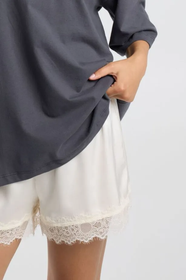 Short Nini short met loose fit en kanten detail