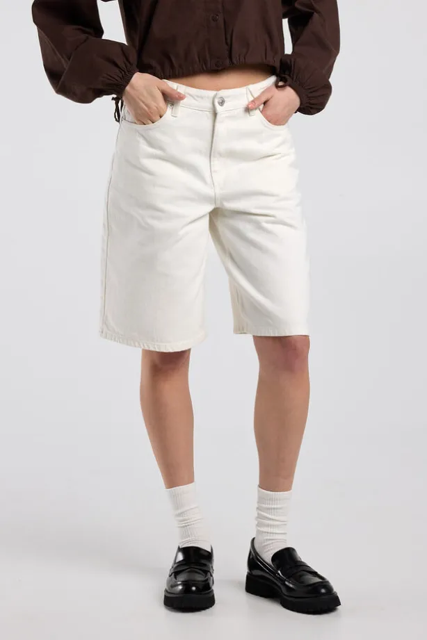 Short Niya loose fit short met mid waist en 5 pockets