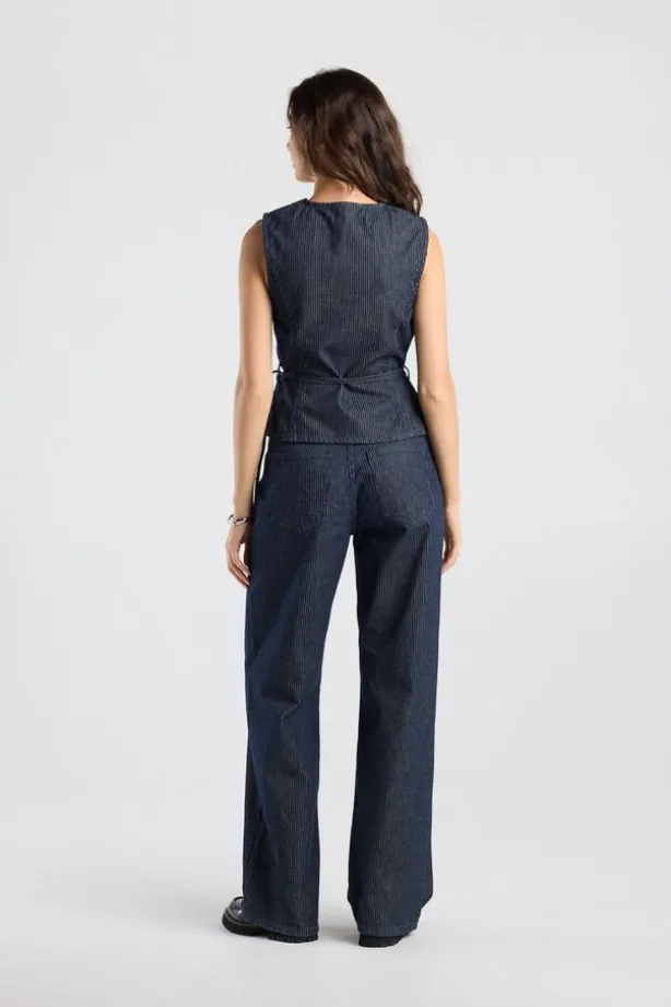 Sleeveless top Iona Wikkeltop met V-hals