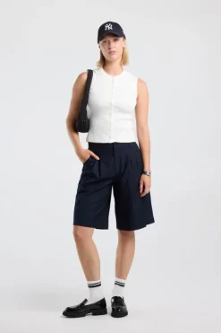 Top Gwenn mouwloze top met ribstof en knoopsluiting