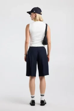Top Gwenn mouwloze top met ribstof en knoopsluiting