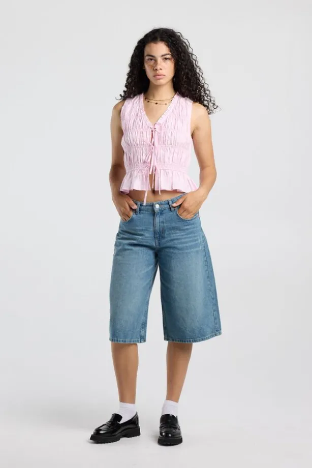 Top Ilka gesmockte haltertop met strikjes en ruffles