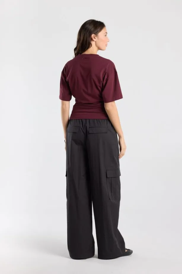 T-shirt Erin t-shirt met scrunched zijnaad en borduurwerk achter