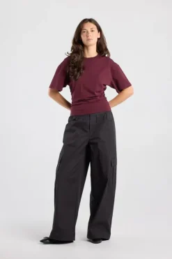 T-shirt Erin t-shirt met scrunched zijnaad en borduurwerk achter